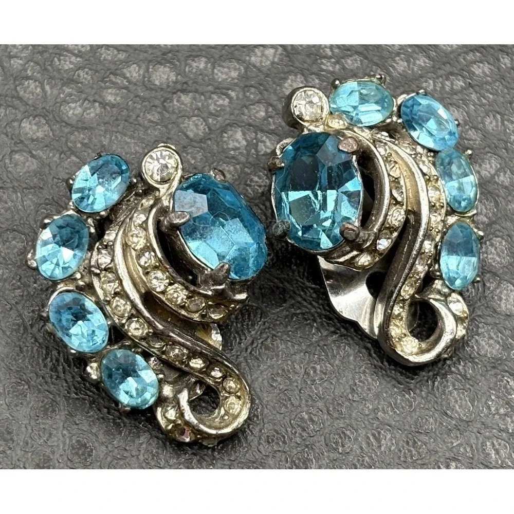 Vintage Art Deco Blue Crystal Rhinestone Clip Earrings Silver Tone